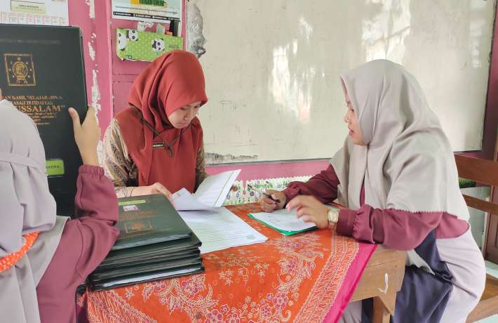 PEMBAGIAN RAPOT SISWA PTS GANJIL BERJALAN SUKSES DAN LANCAR